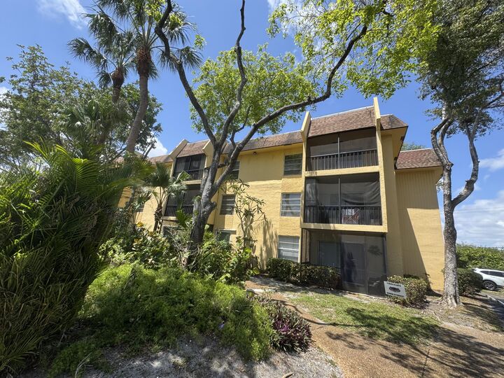 Property Photo: 450 NW 20th Street 315 FL 33431