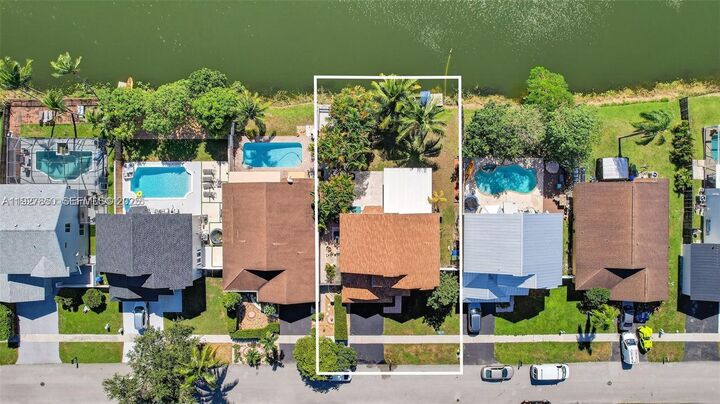 Property Photo: 9710 SW 9th Ct FL 33025