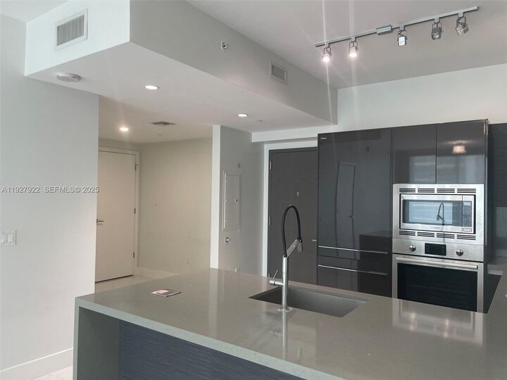 Property Photo: 1080 Brickell Ave 1607 FL 33131