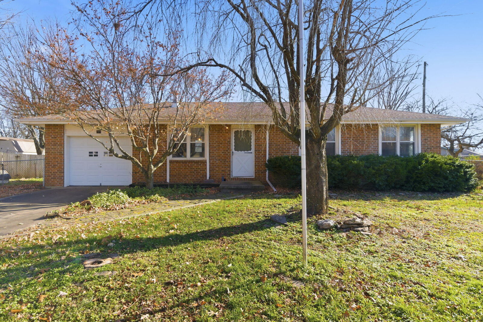 Property Photo:  204 S Cottonwood Avenue  MO 65738 