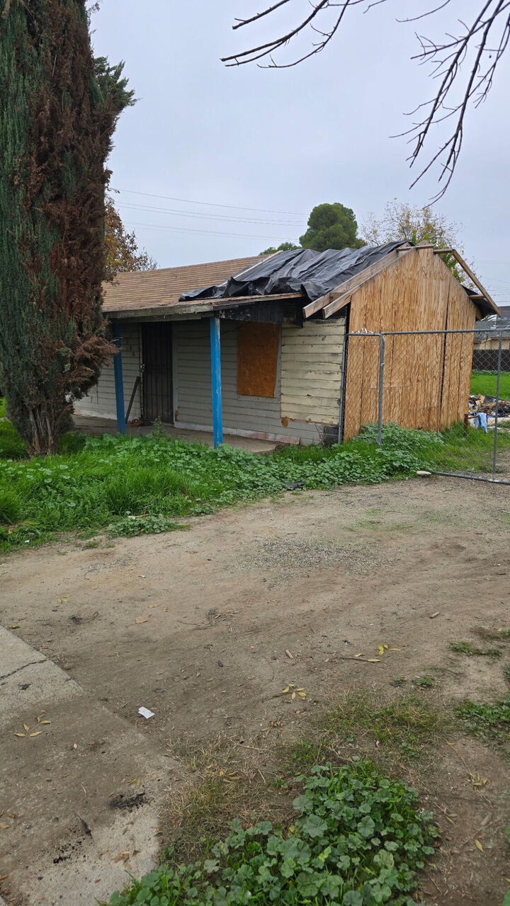 Property Photo: 146 S Magnolia Ave Avenue CA 93223