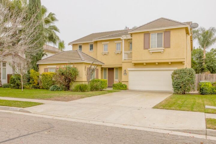 Property Photo: 2563 Riviera Court CA 93274