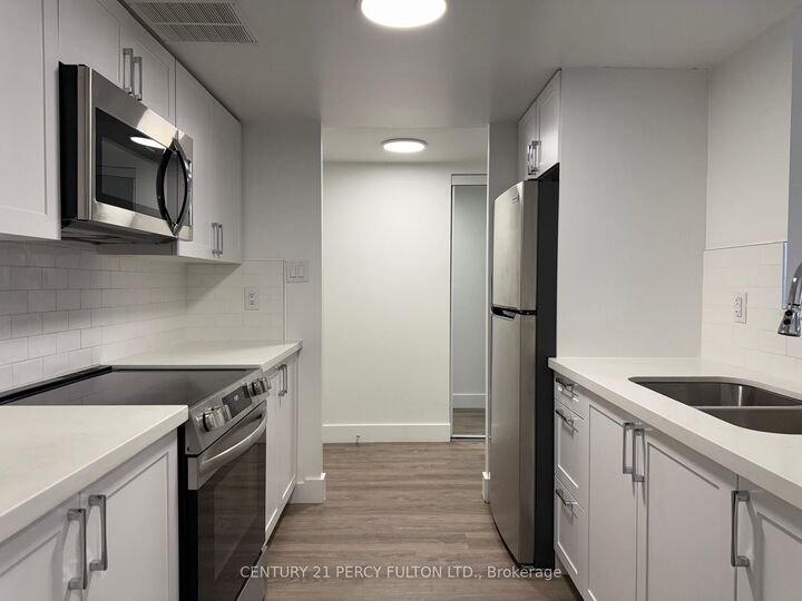 Property Photo: 19 Regency Crescent 302 ON L1N 8M6