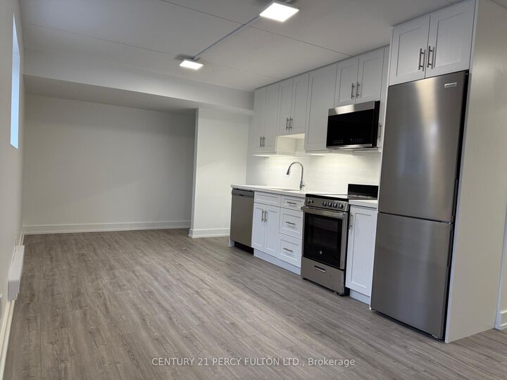 Photo de la propriété: 19 Regency Crescent 102 ON L1N 8M6