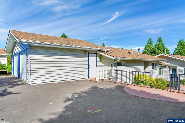 Property Photo:  2858 Oakcrest Dr NW  OR 97304 