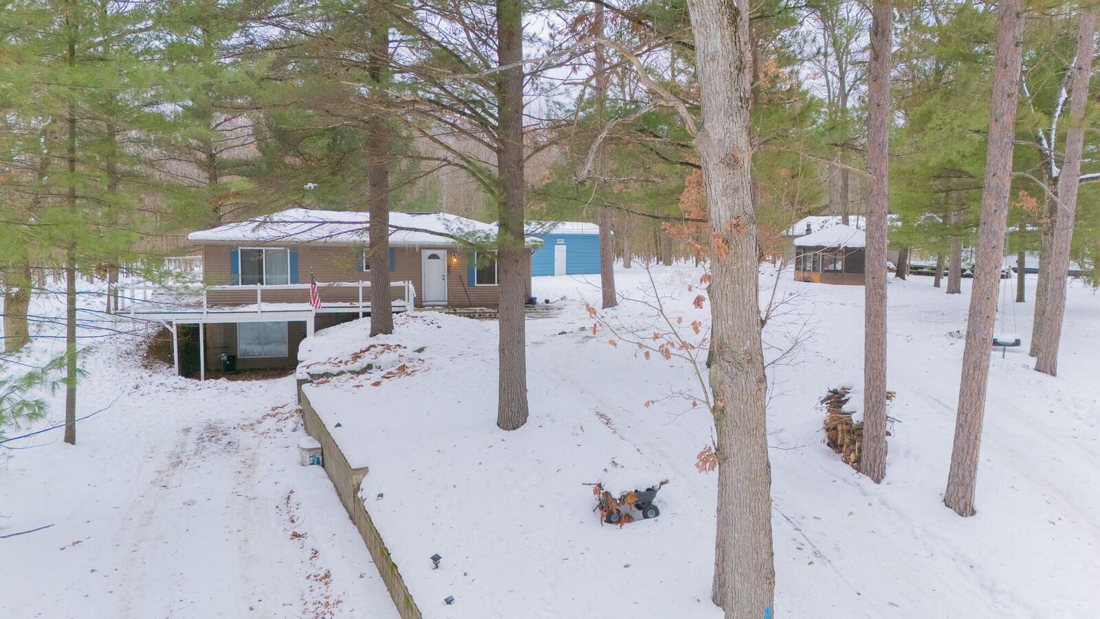Property Photo:  7467 E Higgins Lake Drive  MI 48653 