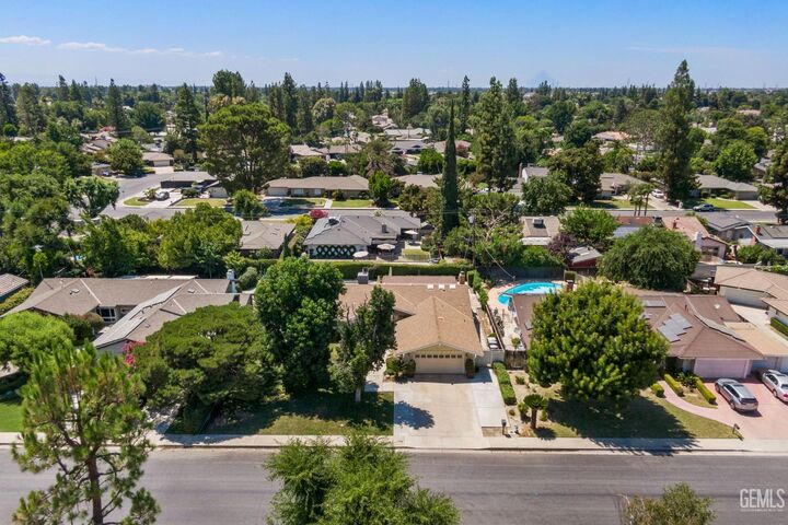 Property Photo:  601 Vista Verde Way  CA 93309 