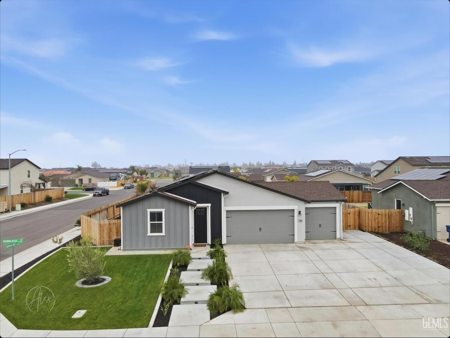 Property Photo: 7808 Savannah Height Avenue CA 93313