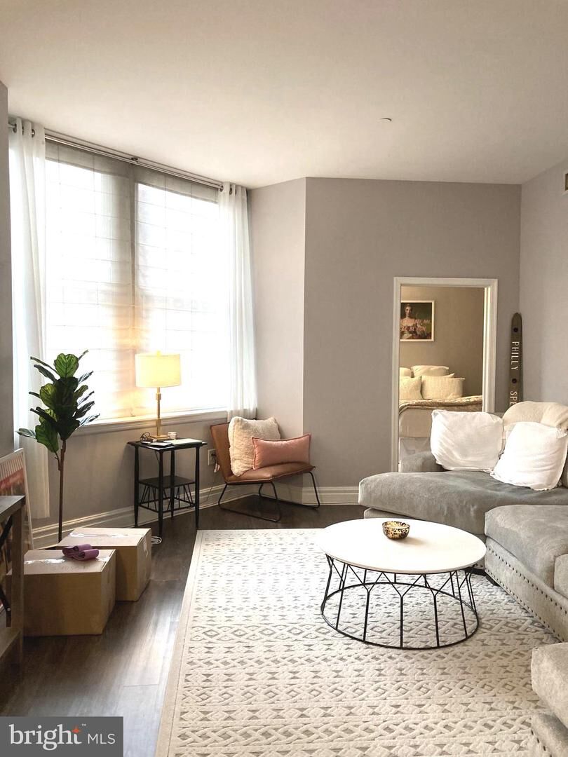 Property Photo: 1600 Arch Street 18 1013 PA 19103