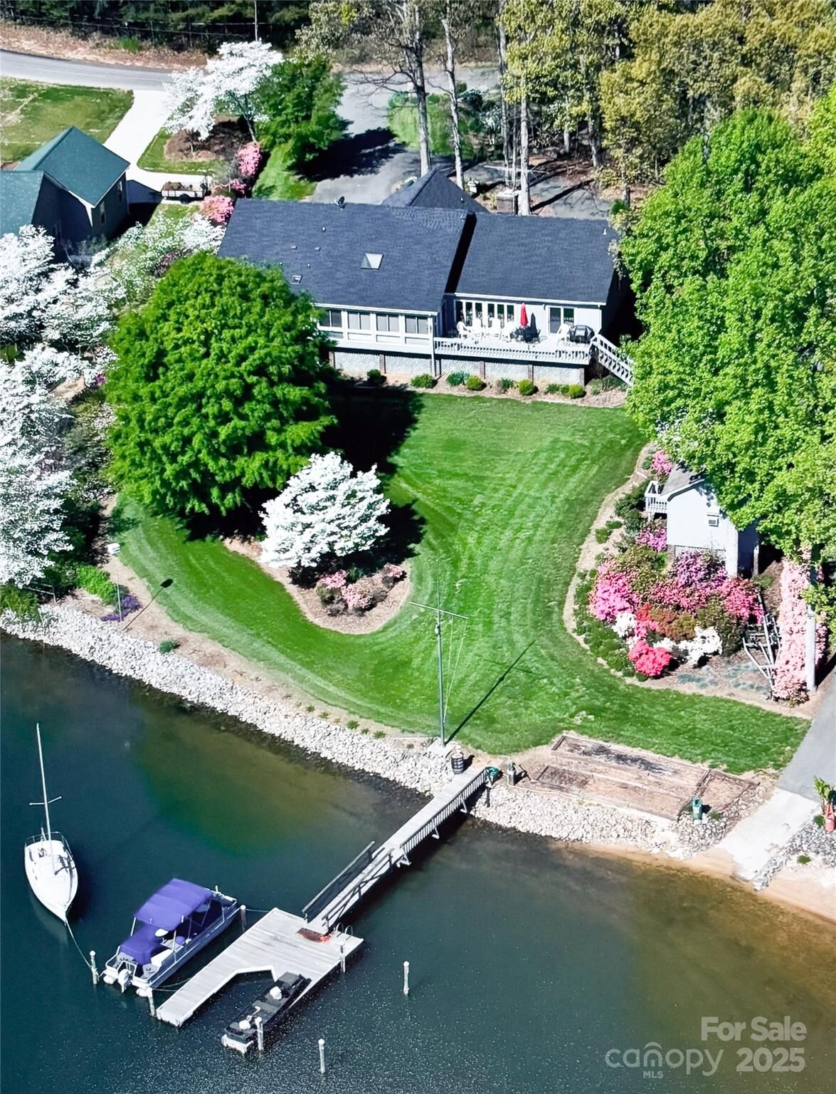 Property Photo: 214 Lakeview Shores Loop NC 28117