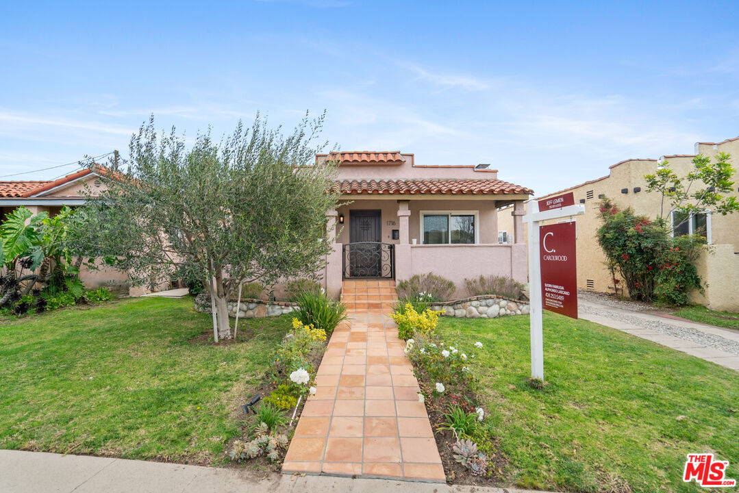 Property Photo:  1716 S Genesee Ave  CA 90019 