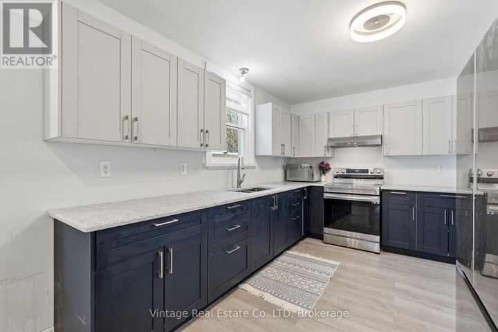 Property Photo:  108 Eagle Avenue  ON N3S 1Z5 