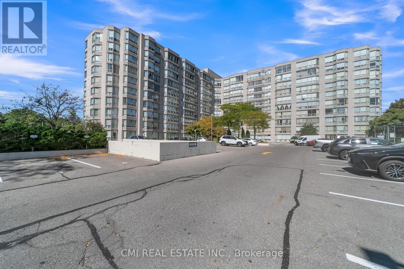 Property Photo:  309 Major Mackenzie Drive East 805  ON L4C 9V5 