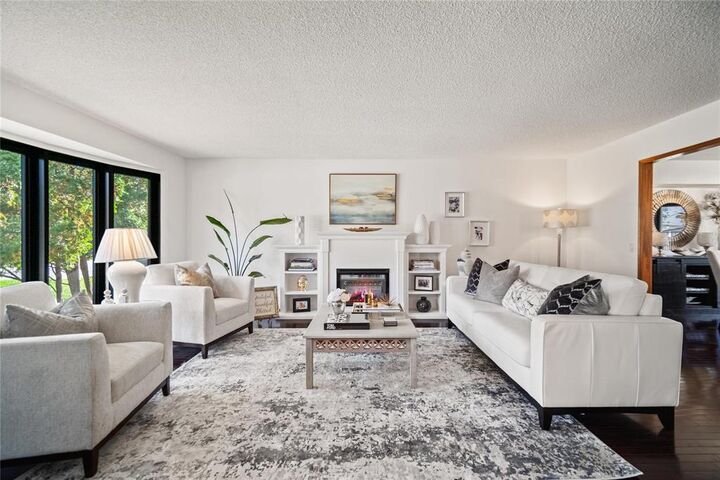 Property Photo: 1021 Kilkenny Drive MB R3T 4K5