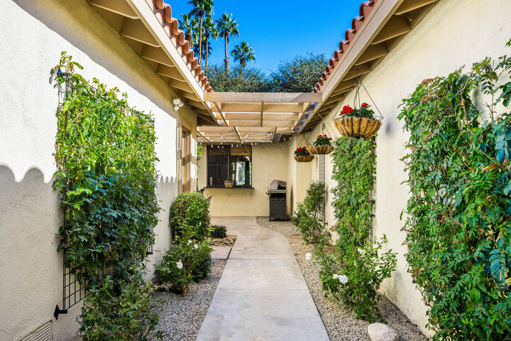 Property Photo: 146 Las Lomas CA 92260