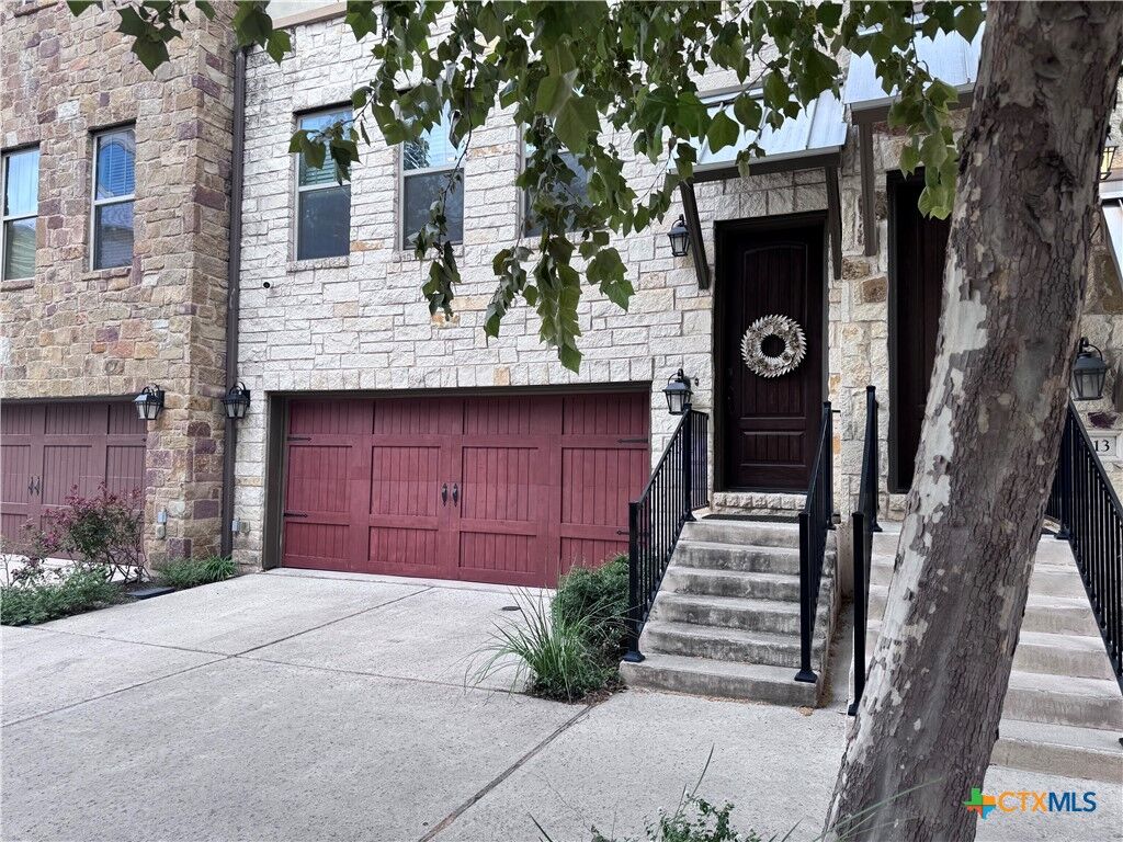 Property Photo: 1009 Highknoll Lane TX 78628