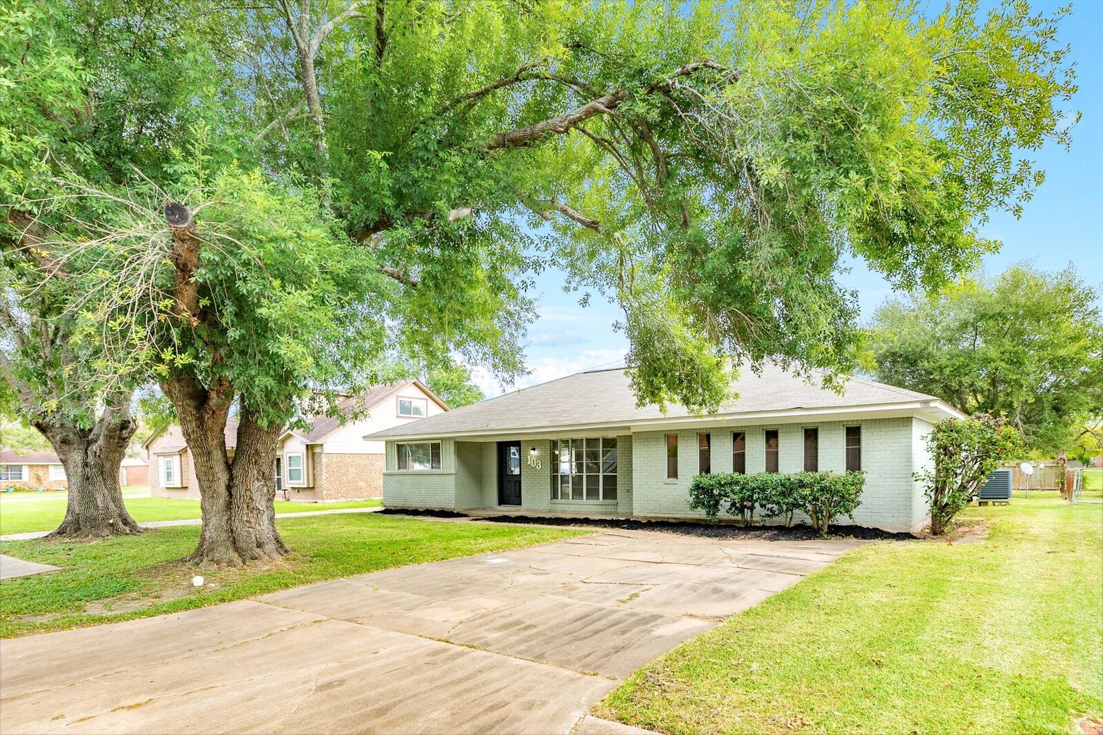Property Photo: 103 Honeysuckle Street TX 77566