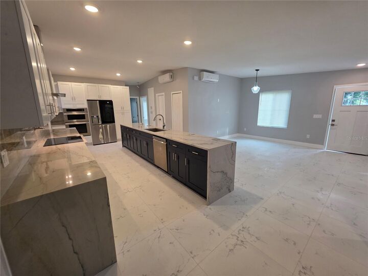 Property Photo:  1911 W Amelia Street  FL 32805 