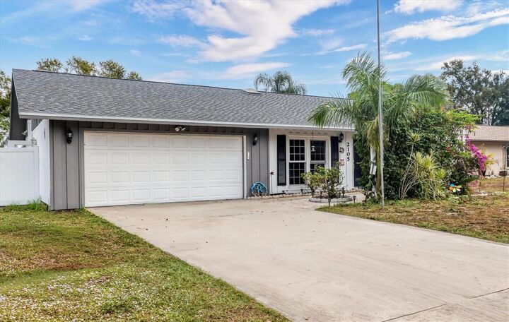 Property Photo: 2105 39th Street W FL 34205