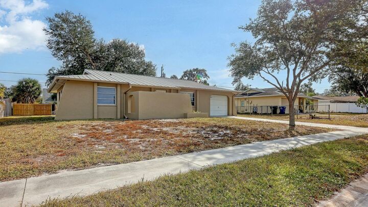 Property Photo:  2637 Java Plum Avenue  FL 34232 