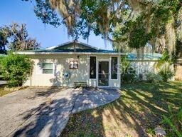 Property Photo: 1218 Cr 450 FL 33538