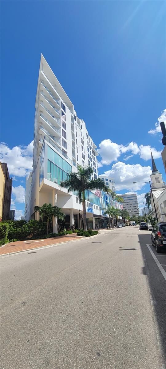 Property Photo:  111 Pineapple Avenue S 1002  FL 34236 