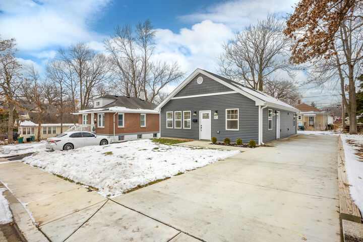Property Photo:  813 Audrey Avenue  IL 60436 