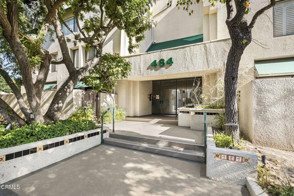 Property Photo: 484 S Euclid 107 CA 91101