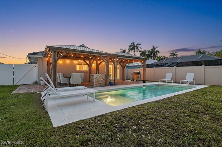 Property Photo:  523 107th Avenue N  FL 34108 