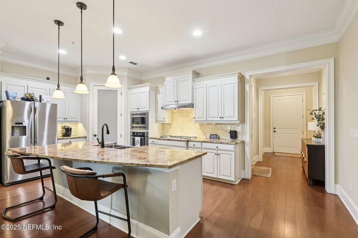 Property Photo: 1389 Sunset View Lane FL 32207