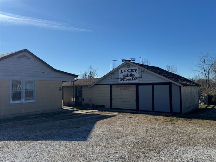 Property Photo: 1220 N 13th Street AR 72756