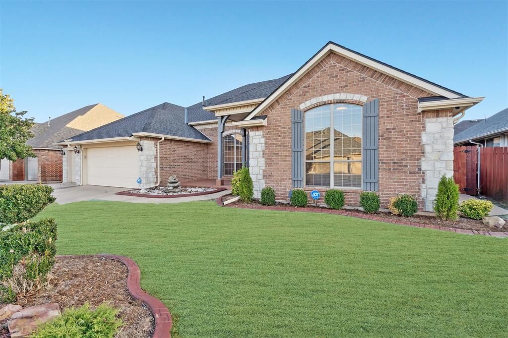 Property Photo:  8828 NW 121st Street  OK 73162 