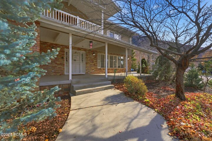 Property Photo: 11551 S Woodhampton Drive UT 84092