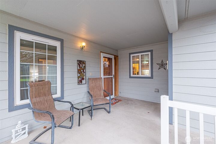 Property Photo:  1000  13th Avenue SW 7  WA 98848 