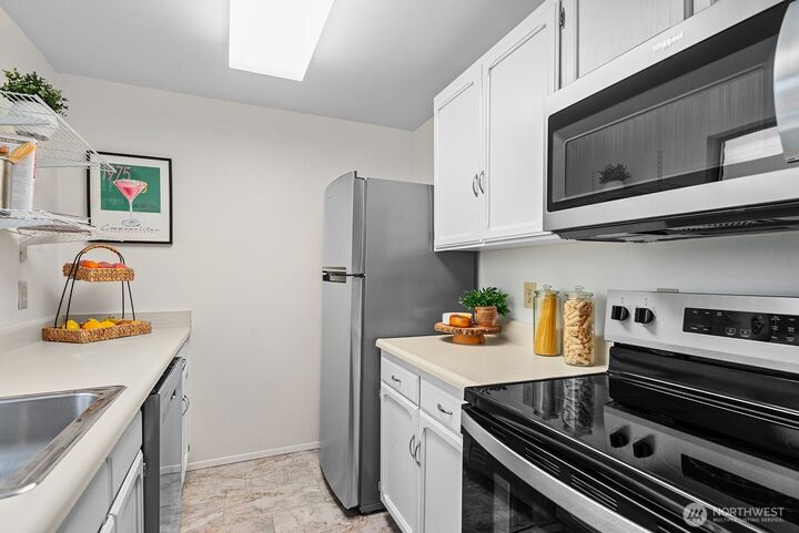 Property Photo: 610 Aloha Street 404 WA 98109