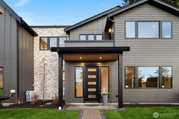 Property Photo: 5916 10805 108th Avenue NE WA 98033