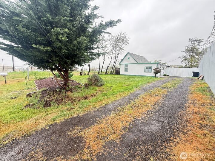 Property Photo:  1212 W Moore Street  WA 99362 