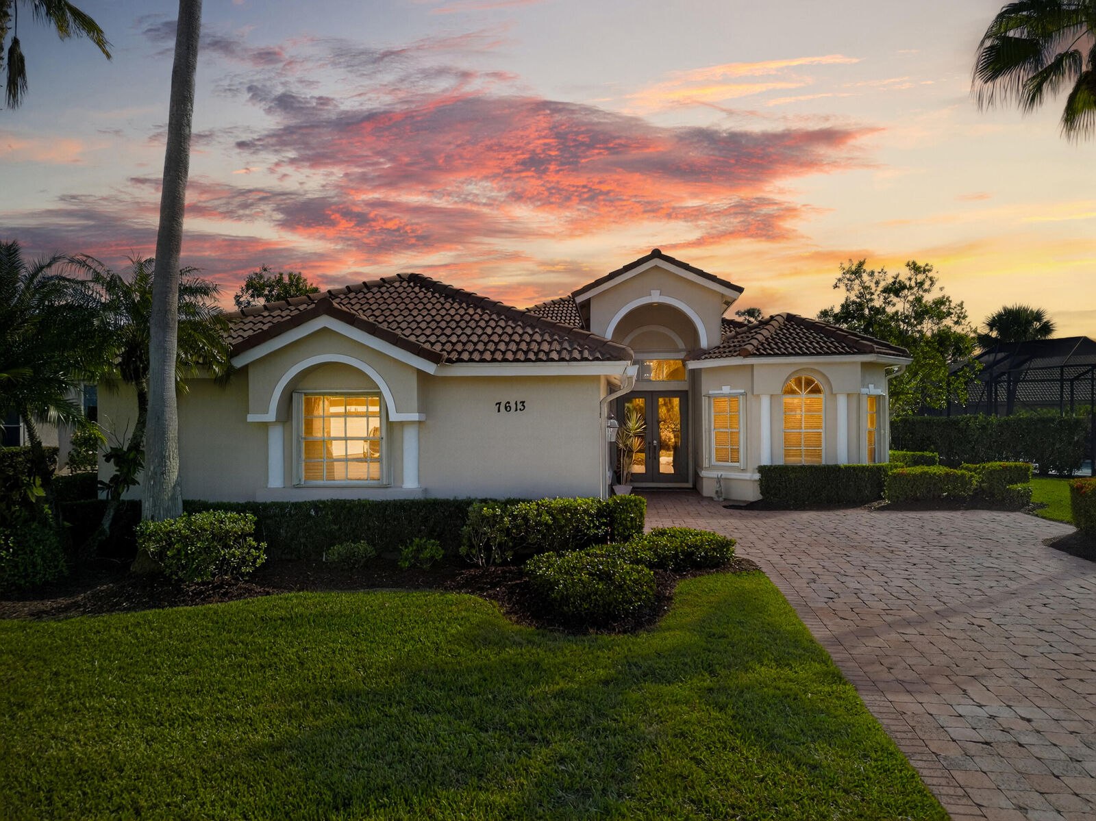 Property Photo:  7613 Greenbrier Circle  FL 34986 