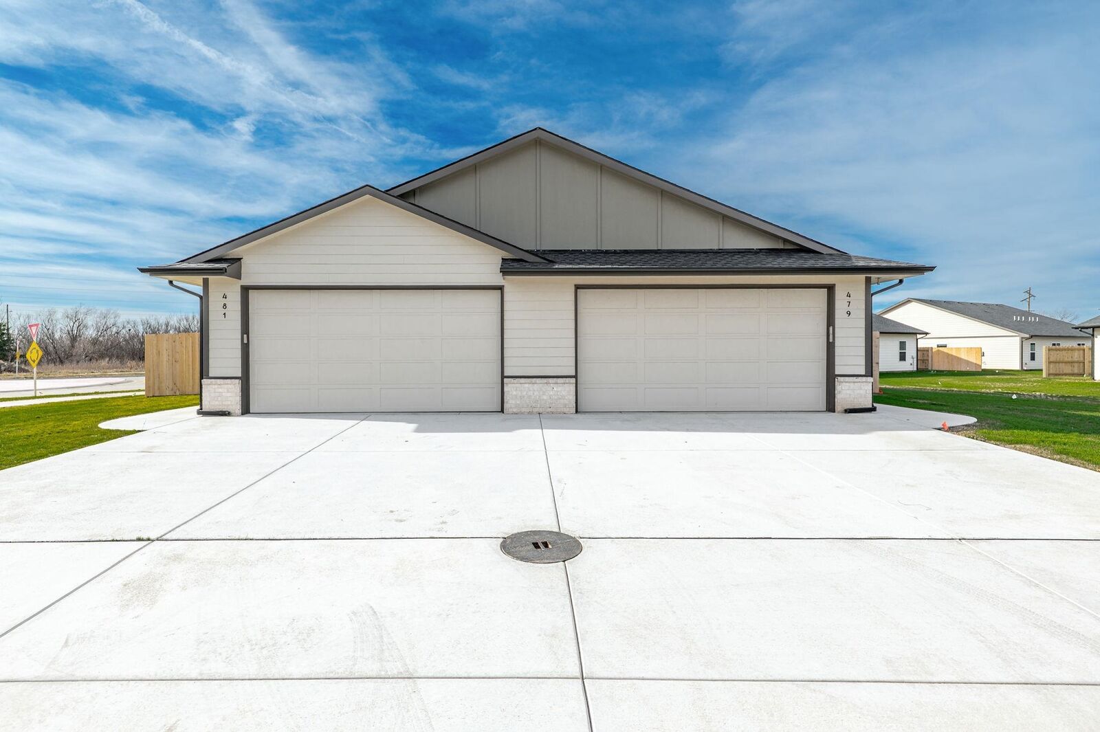 Property Photo: 481 E Harper St KS 67147-8948