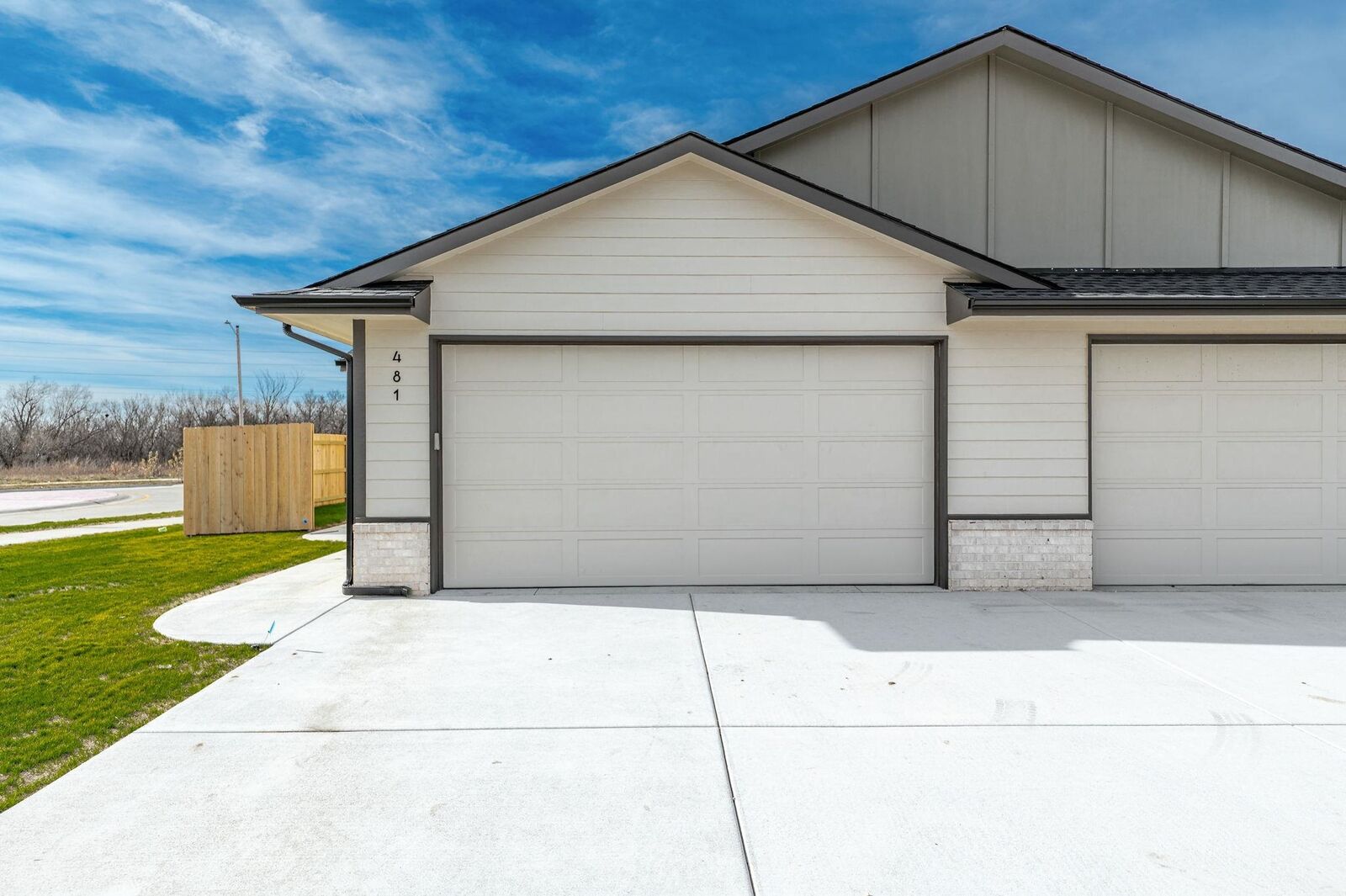 Property Photo:  481 E Harper St  KS 67147-8948 