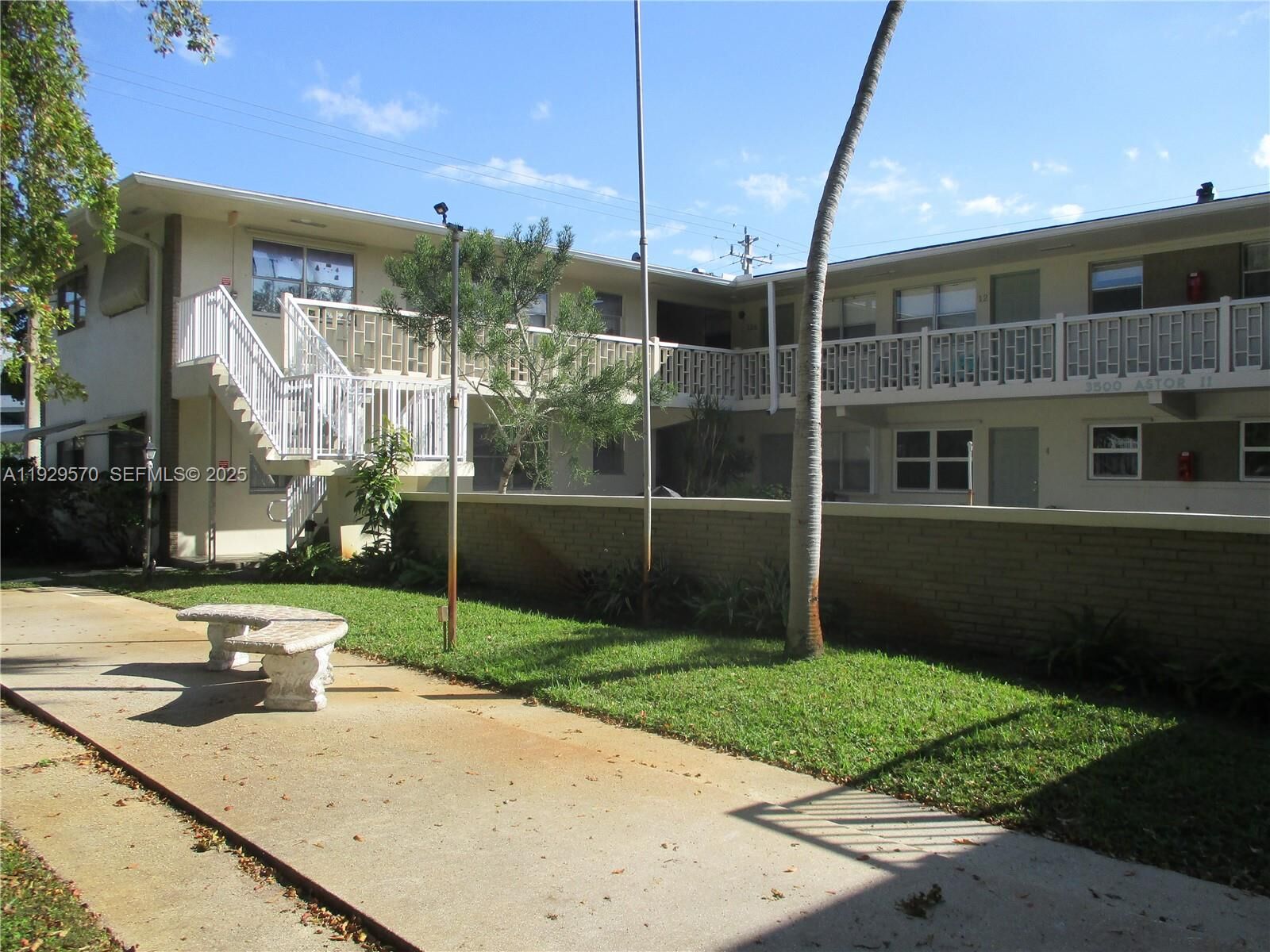 Property Photo: 3500 Harrison St 11 FL 33021