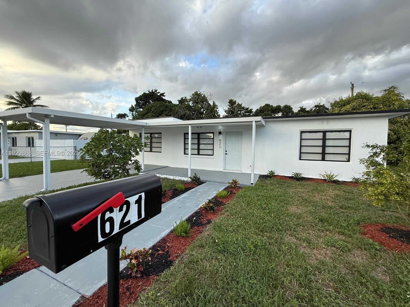 Property Photo:  621 E 13th St  FL 33010 