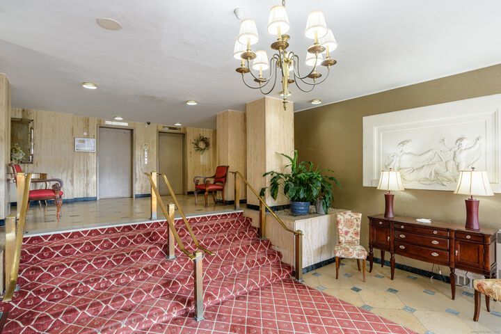 Property Photo:  80 Cartright Street 5D  CT 06604 