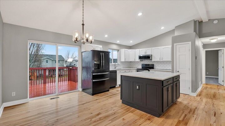 Property Photo:  728 E Joshua Dr  WA 99022 