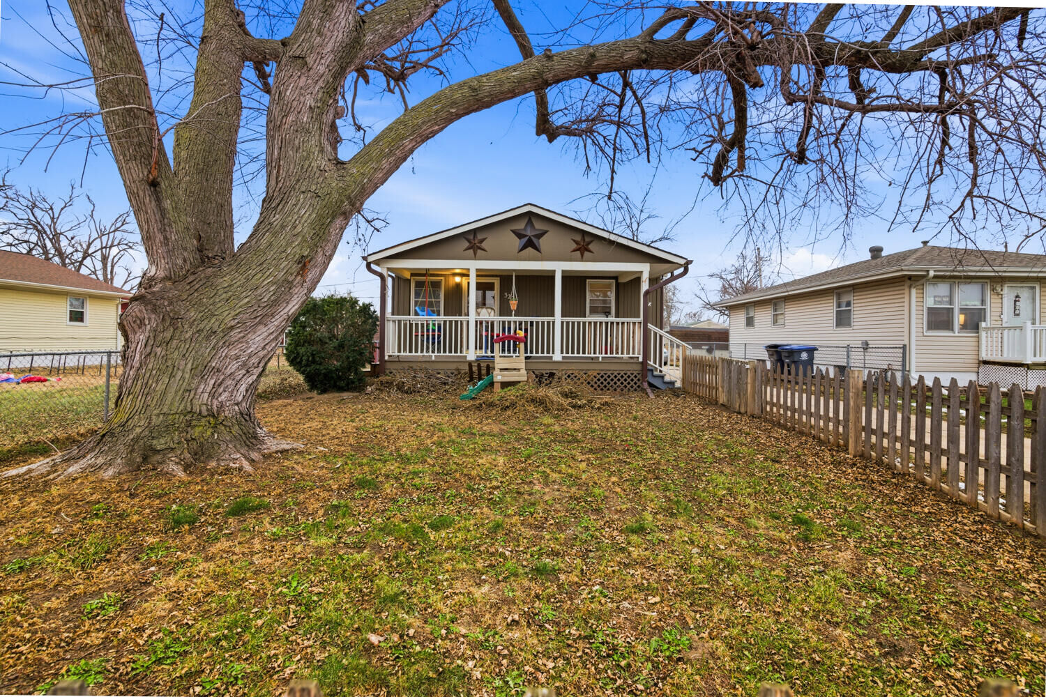 Property Photo:  3227 Avenue J  IA 51501 