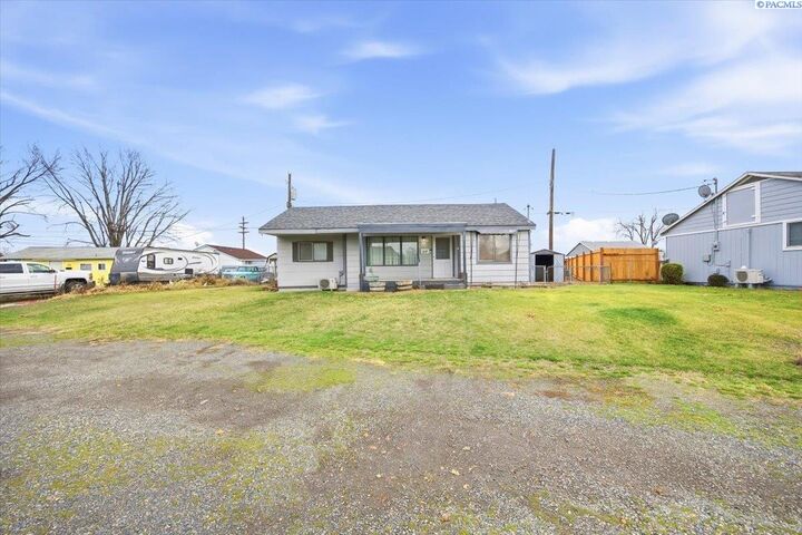 Property Photo:  410 Robert Ave.  WA 99352 