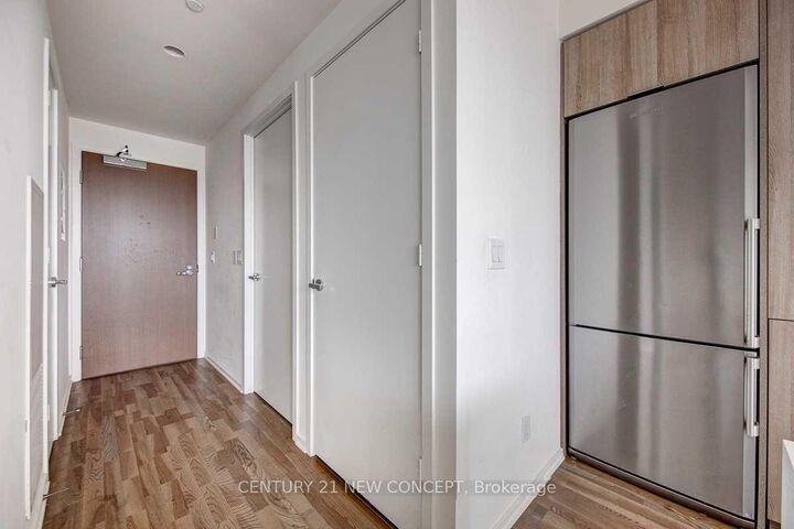 Property Photo:  1 Bloor Street E 2402  ON M4W 1A8 