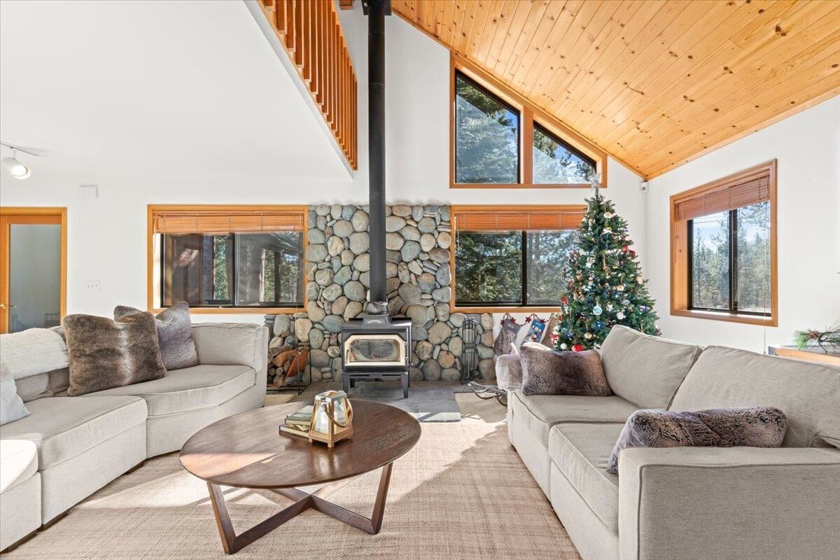 Property Photo:  12305 Lausanne Way  CA 96161 