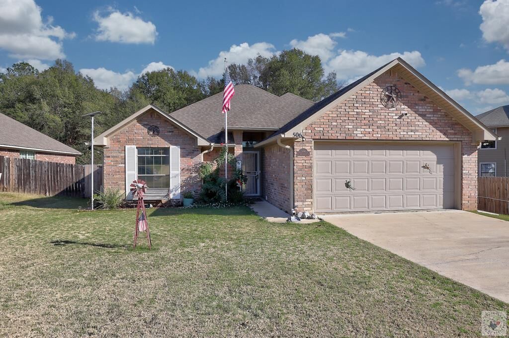 Property Photo:  506 E Greenfield Drive  TX 75501 