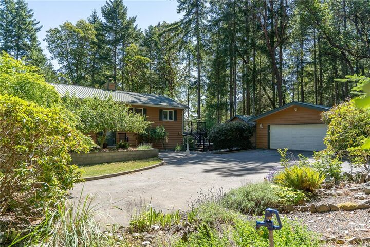 Property Photo: 149 Pilkey Point Rd BC V0R 2Y0